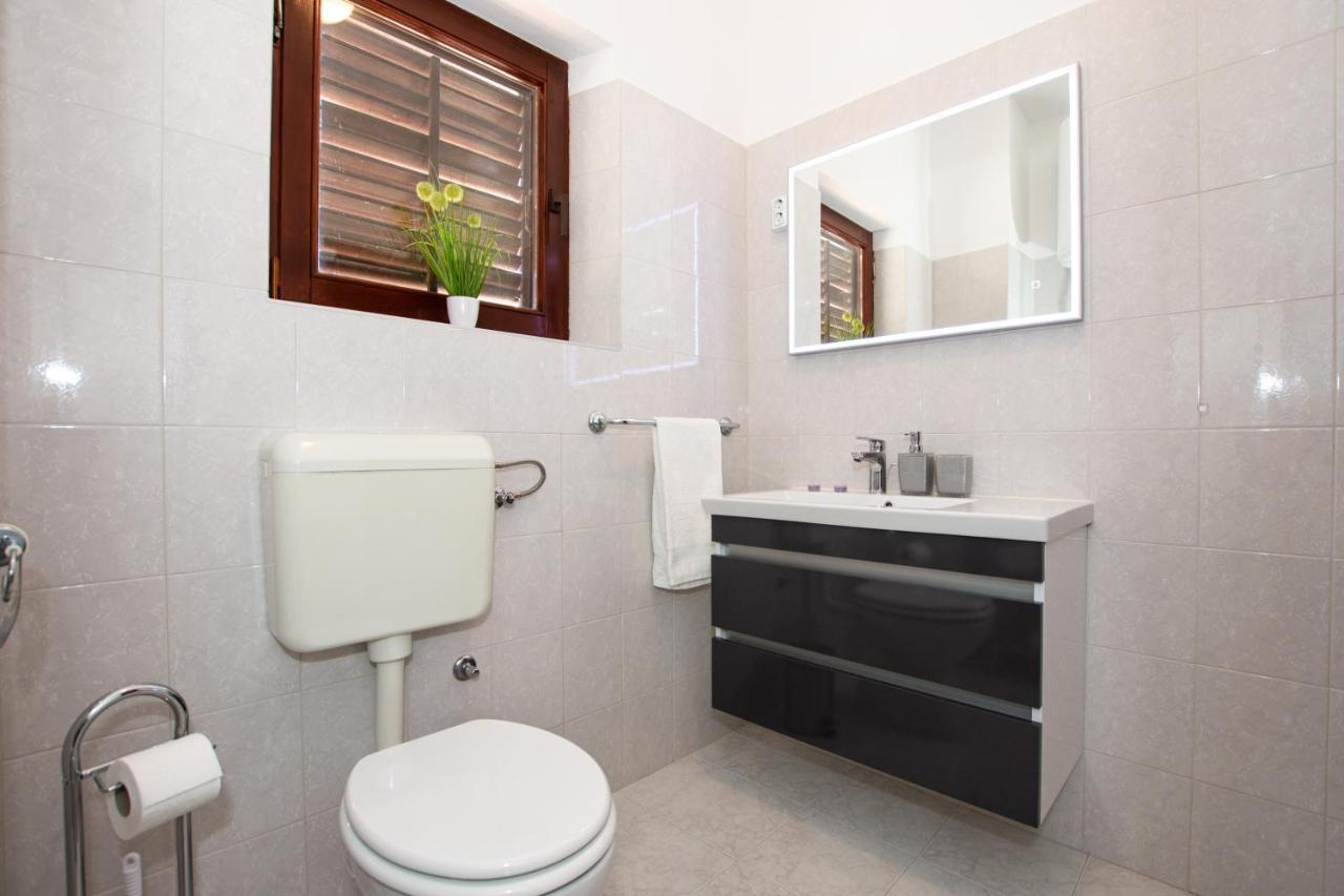 White Diamond Apartment Vrsi Bagian luar foto