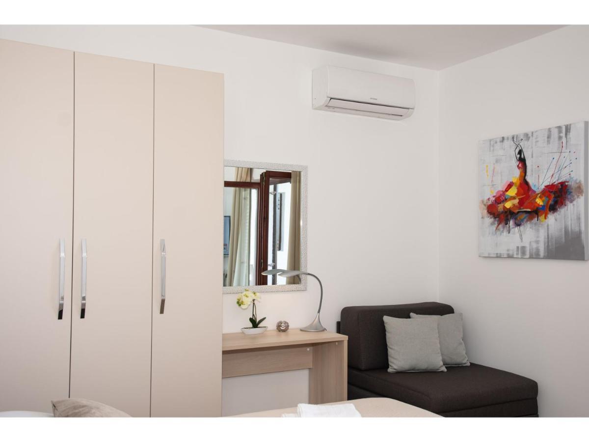White Diamond Apartment Vrsi Bagian luar foto