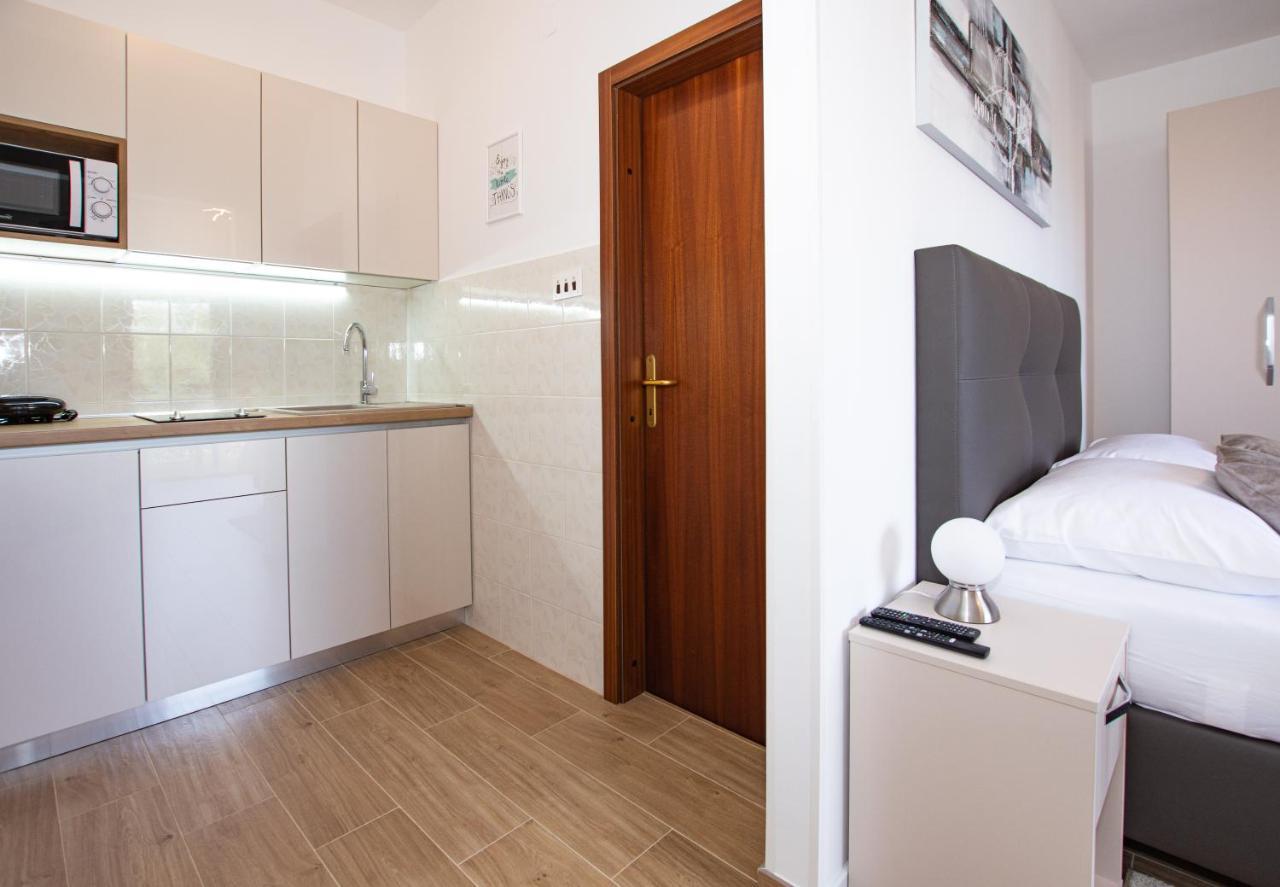 White Diamond Apartment Vrsi Bagian luar foto