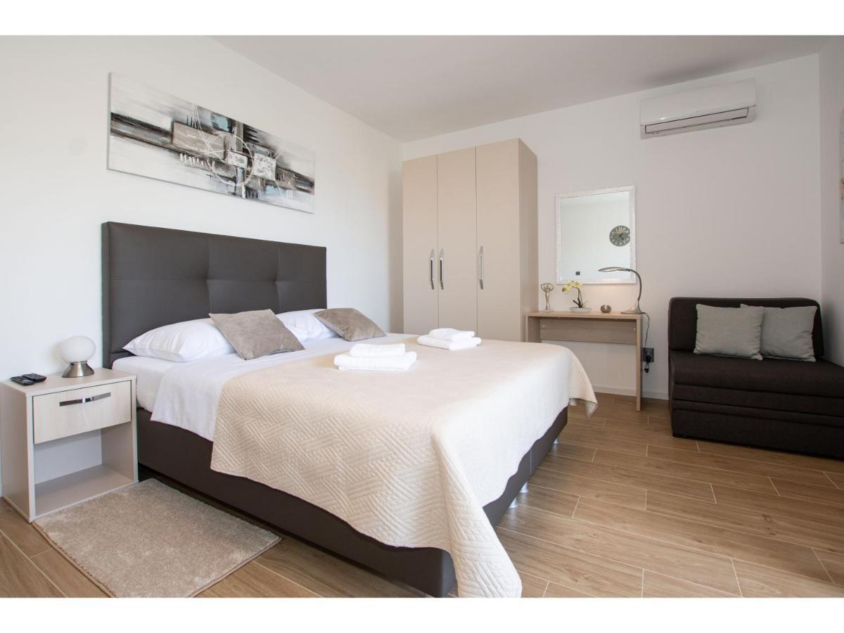 White Diamond Apartment Vrsi Bagian luar foto