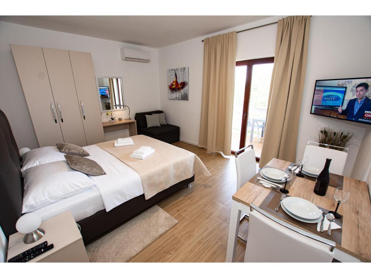 White Diamond Apartment Vrsi Bagian luar foto