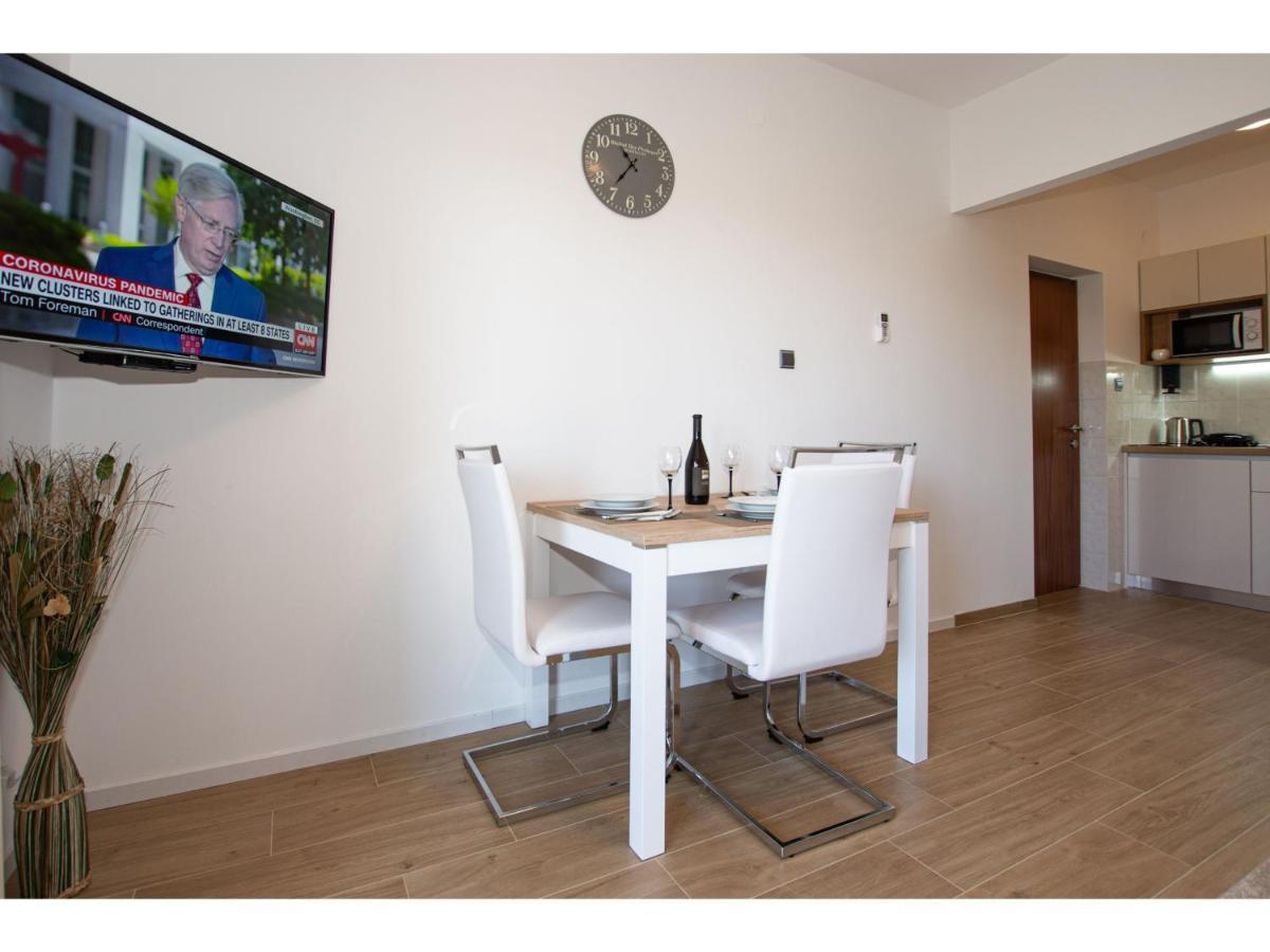 White Diamond Apartment Vrsi Bagian luar foto