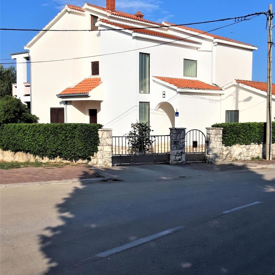 White Diamond Apartment Vrsi Bagian luar foto